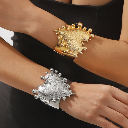 Retro Big Love Glossy Bracelet in Gold and White Gold
