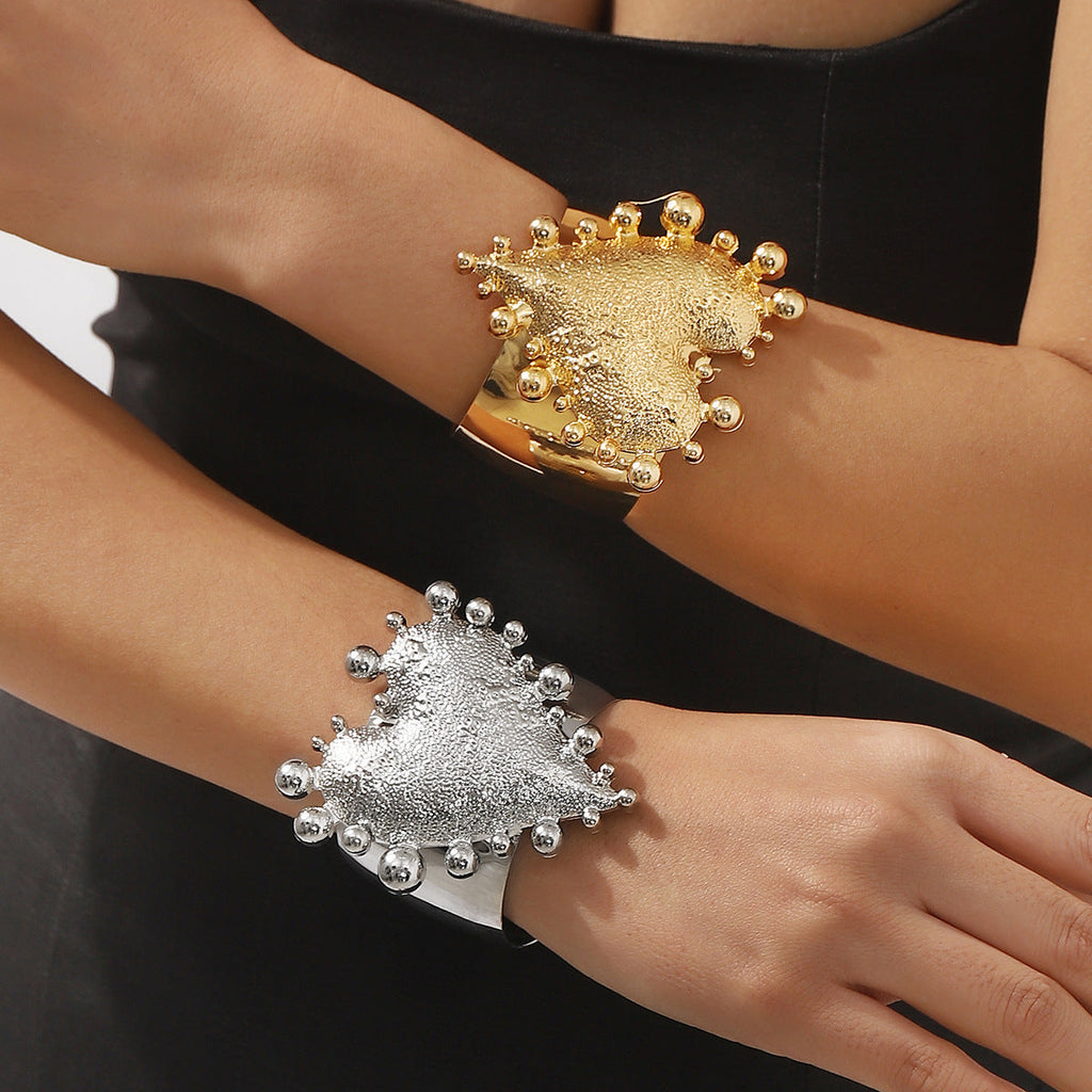 Retro Big Love Glossy Bracelet in Gold and White Gold