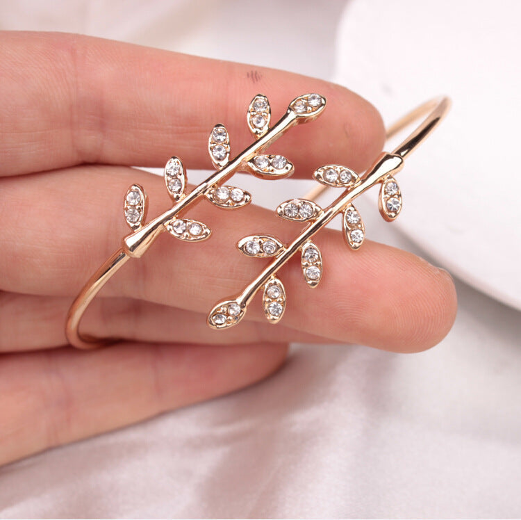 Diamond-Inlaid Adjustable Leaf Bracelet in Alloy