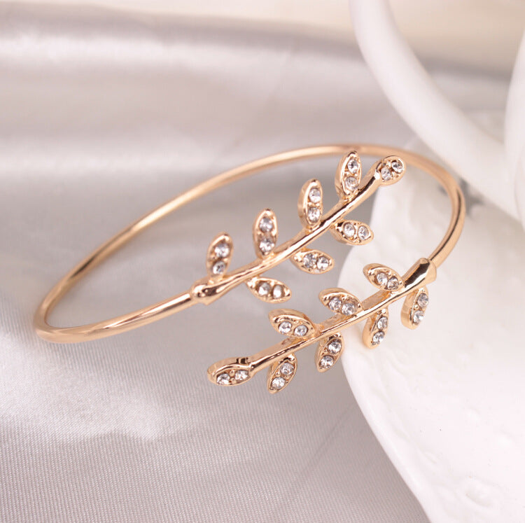 Diamond-Inlaid Adjustable Leaf Bracelet in Alloy