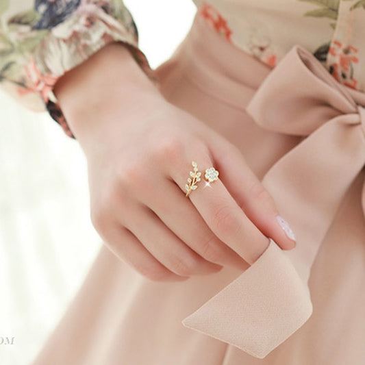 Twisted Leaf Floral Ring | Gold and Silver