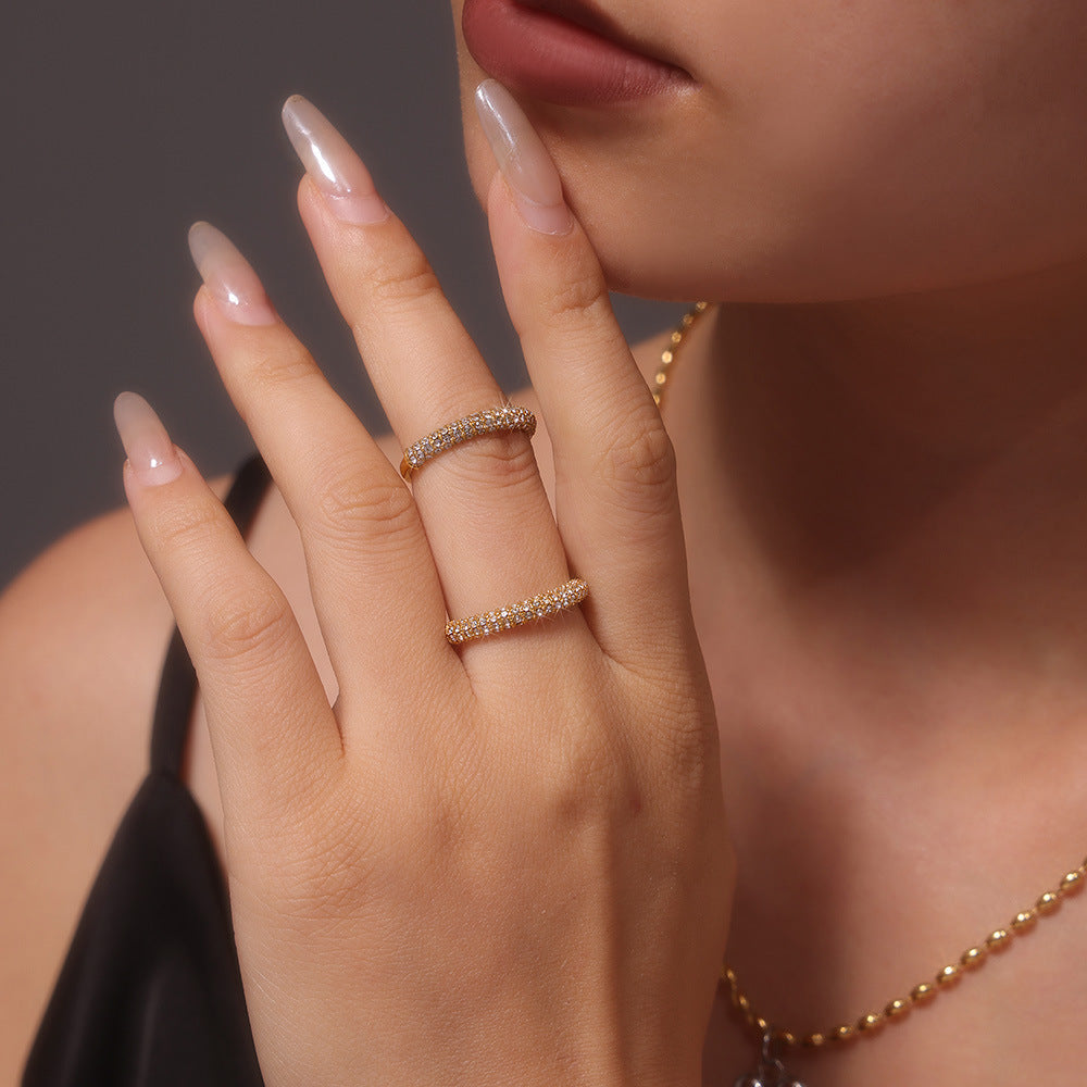 Strovlin 18K gold pearl ring with PVD titanium steel band, unisex jewelry featuring a lustrous pearl and sleek metallic finish.