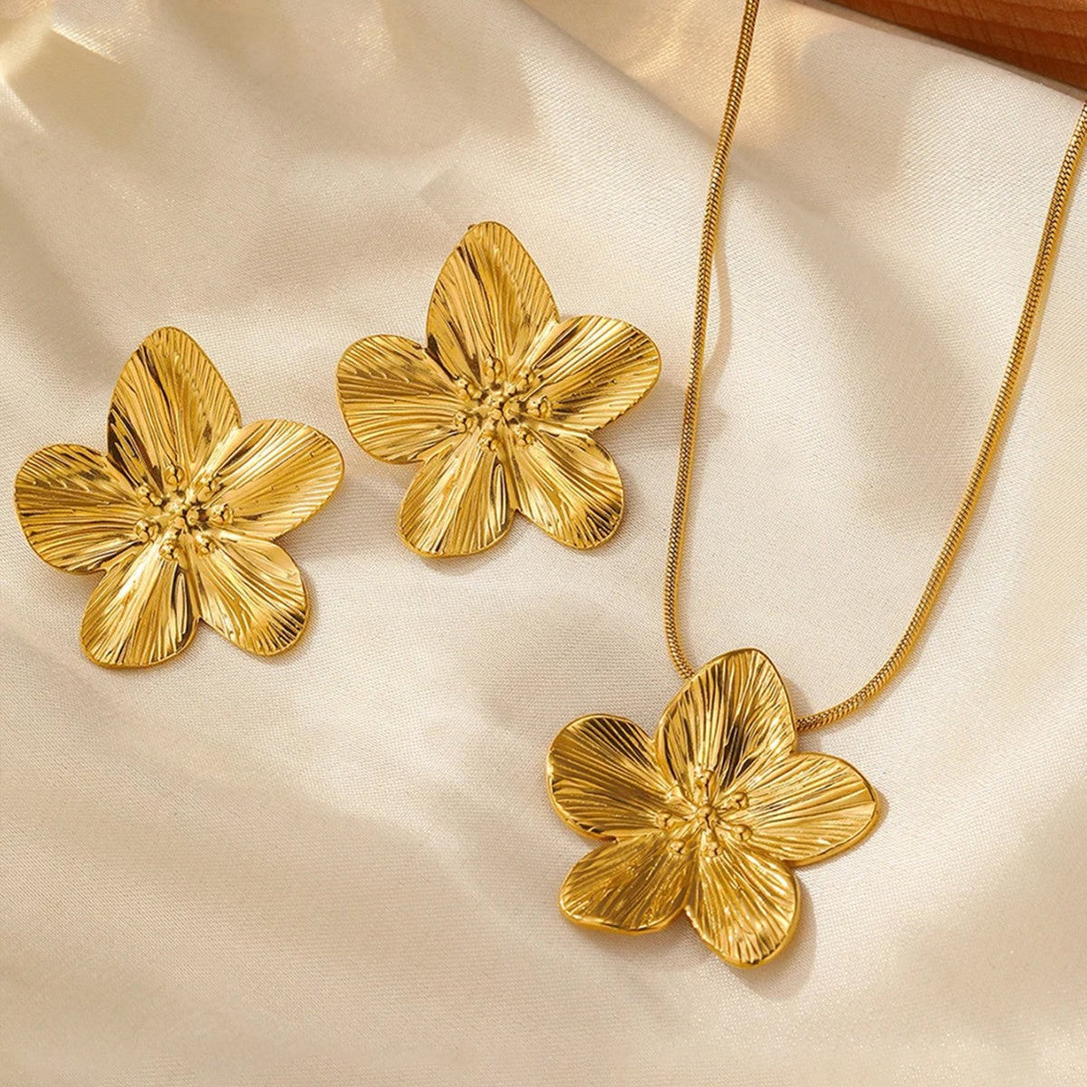 3D Five-Petal Flower Necklace and Earrings Set for Women