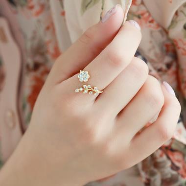 Twisted Leaf Floral Ring | Gold and Silver