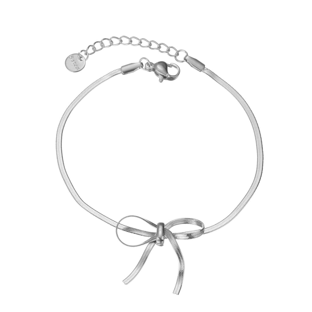 Strovlin 18K gold plated blade chain stainless steel necklace for women, featuring sleek, modern design and polished finish.