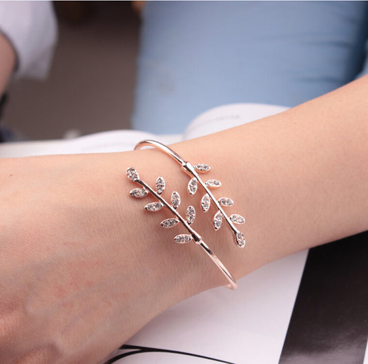 Diamond-Inlaid Adjustable Leaf Bracelet in Alloy