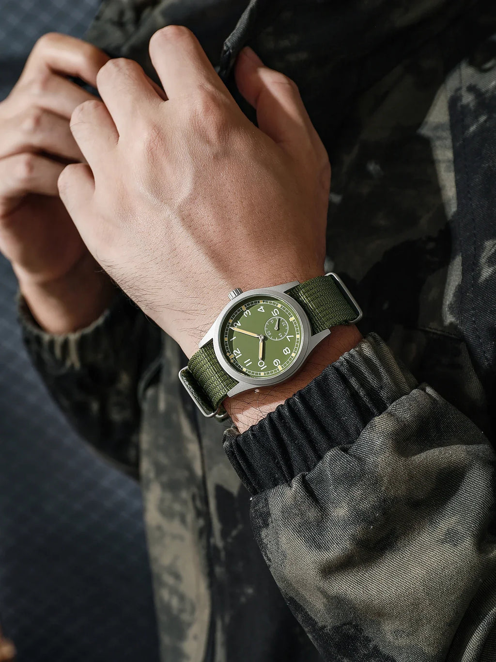 Men's Vintage-Style Quartz Field Watch with Nylon Strap