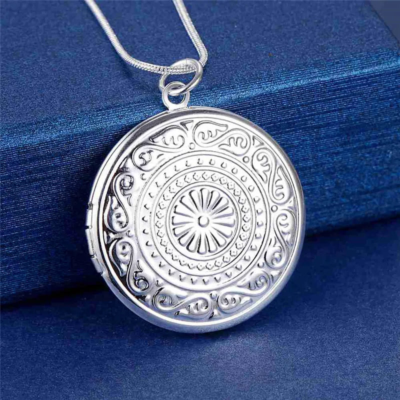 925 Sterling Silver Seashell Photo Frame Pendant Necklace