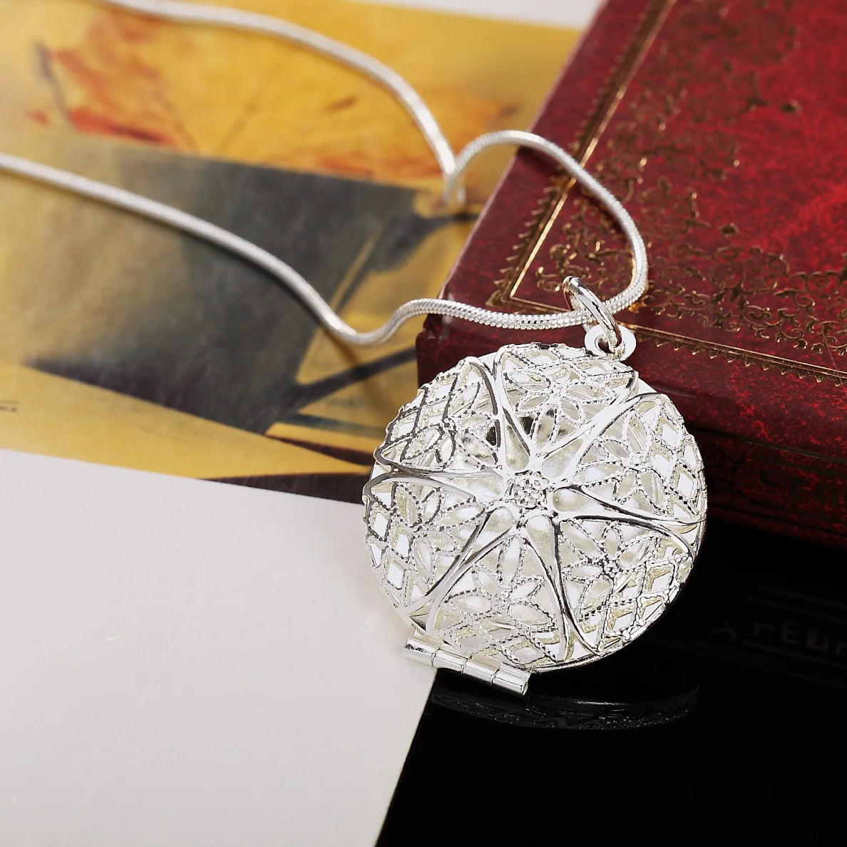 925 Sterling Silver Seashell Photo Frame Pendant Necklace
