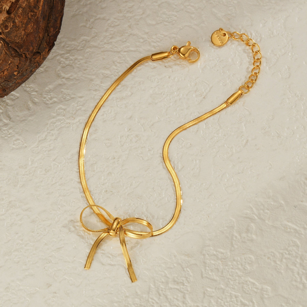 Strovlin 18K gold plated stainless steel blade chain necklace for women, featuring a sleek and modern design.