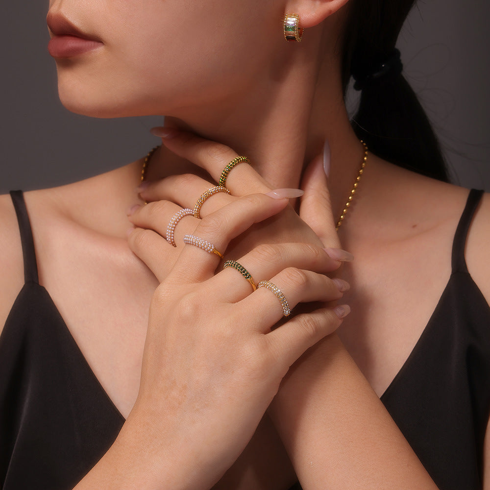 Strovlin 18K gold pearl ring featuring PVD titanium steel design, unisex jewelry with a polished finish and elegant pearl detail.
