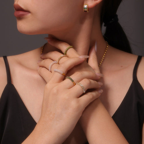 Strovlin 18K gold pearl ring featuring PVD titanium steel design, unisex jewelry with a polished finish and elegant pearl detail.