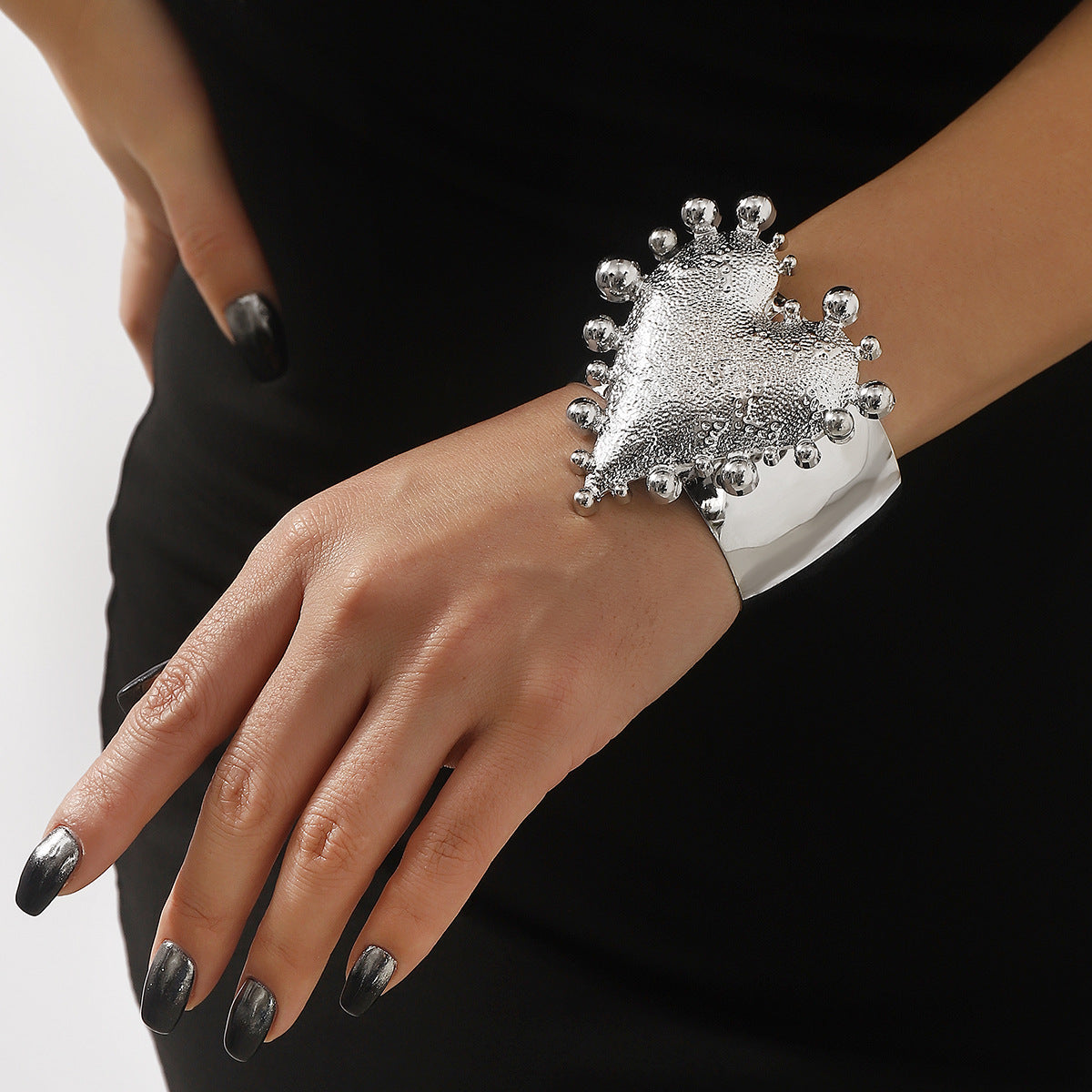 Retro Big Love Glossy Bracelet in Gold and White Gold