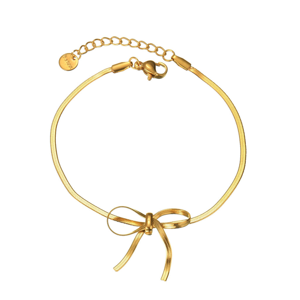 Strovlin 18K gold plated blade chain necklace in stainless steel, stylish jewelry for women with a sleek, modern design.
